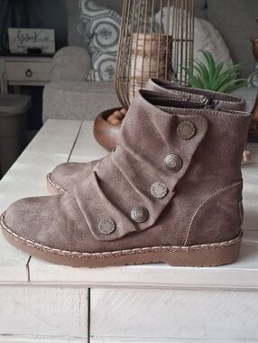 Casual Brown Suede-Look Button Ankle Boots